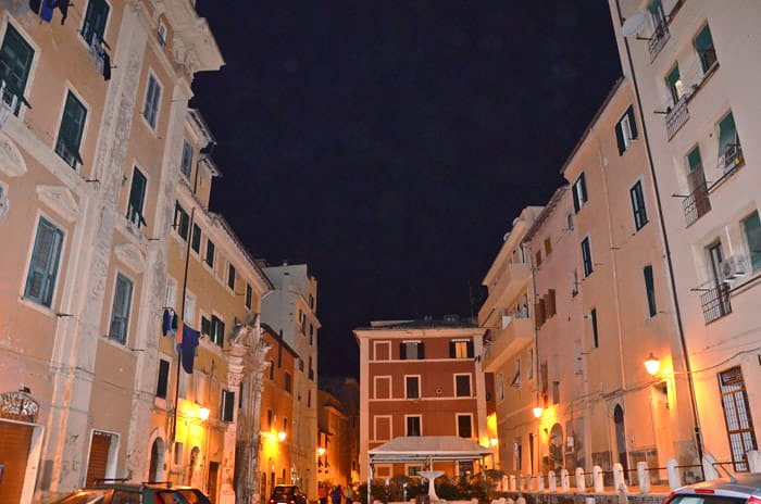 Centre historique de Civitavecchia by night